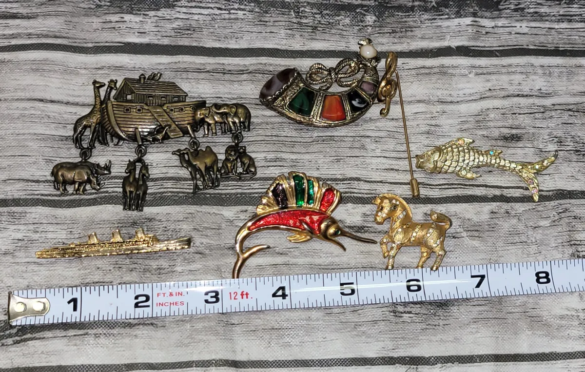 Lot of Brooches, Noah's Ark, Fish, and more #JC