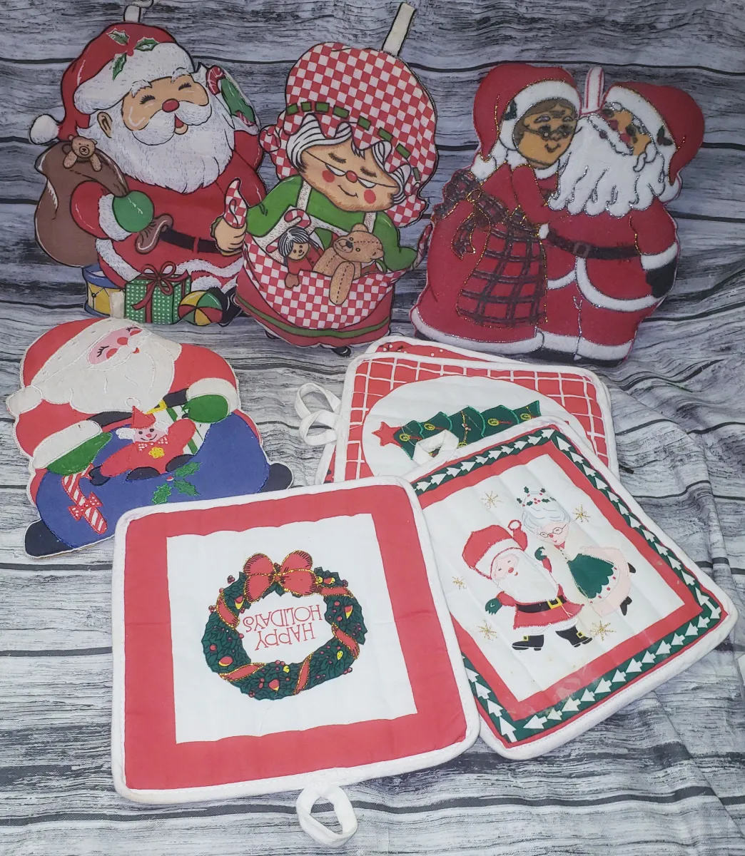 Lot of Christmas Oven Mits