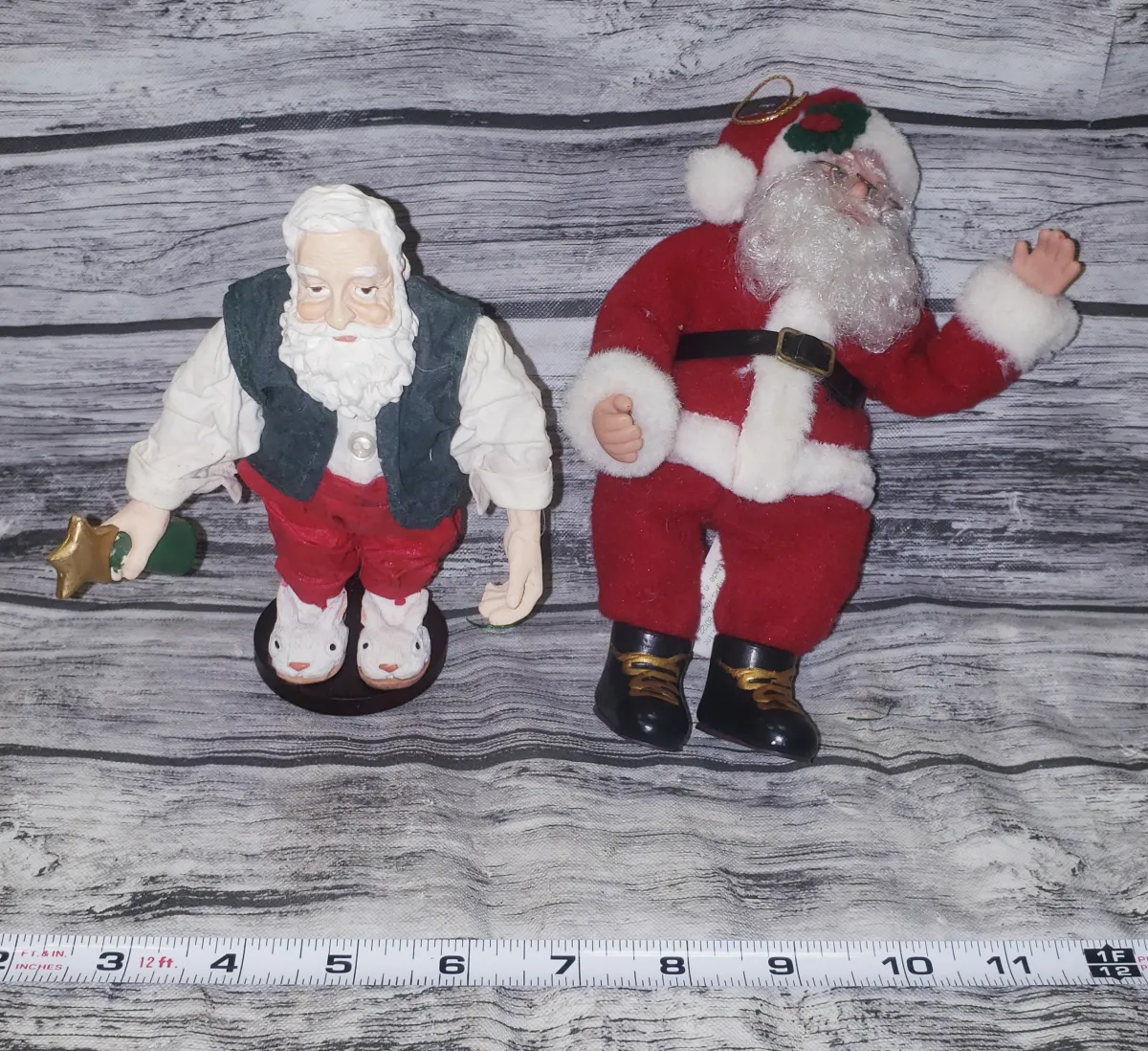 2 Santa Figures