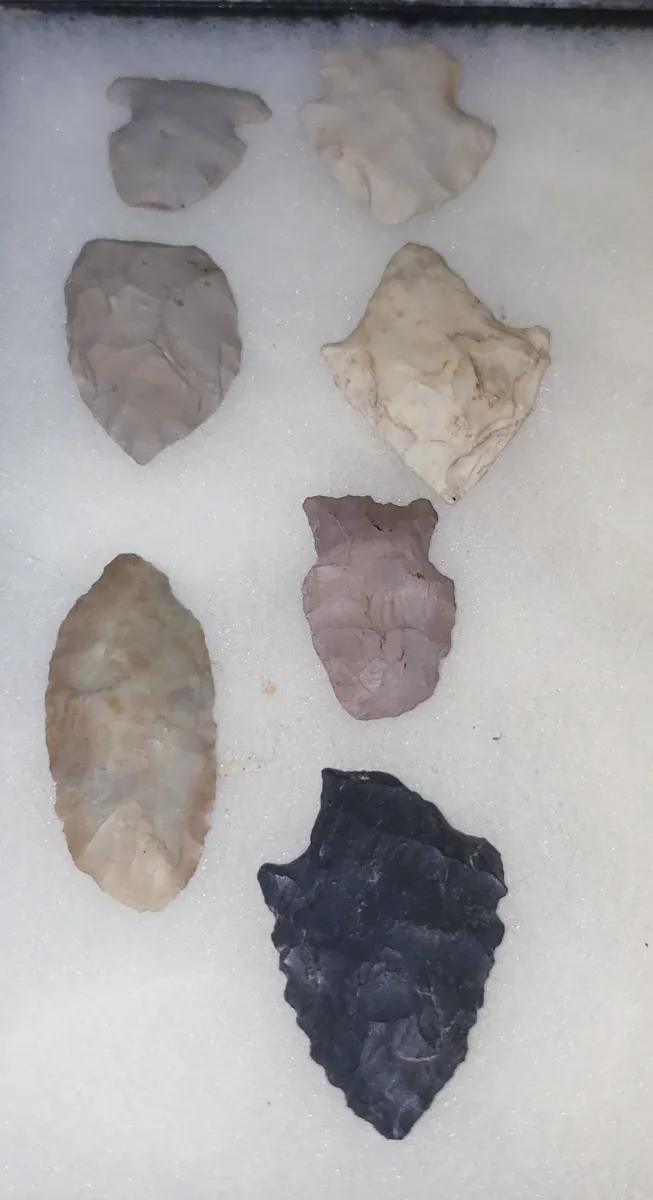 Lot 1 of Assorted Arrowheads #R