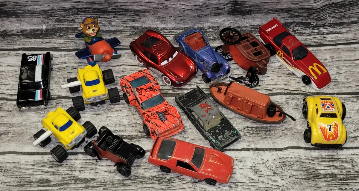 Lot of Hot Wheels and More #R