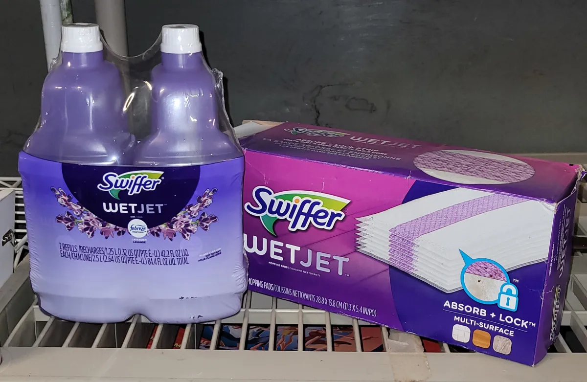 New Swiffer Wet Jet 2pk Cleaner and Partial Box Pads